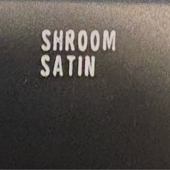 MAC eye shadow Shroom Satin - Picture 6 of 6